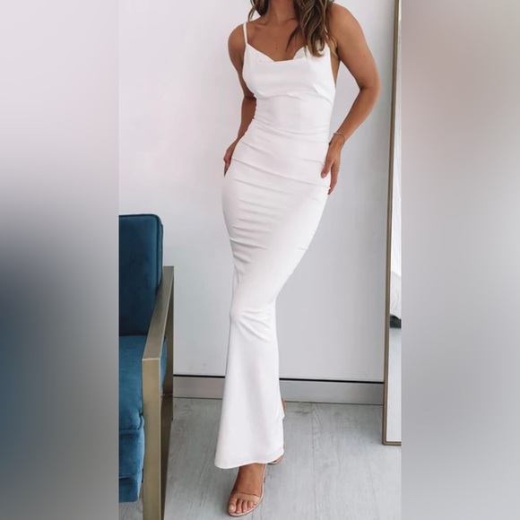 Beginning Boutique kissing you maxi formal dress in pink satin - Picture 11 of 11